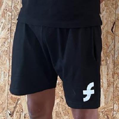 Short negro chico